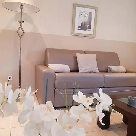 Centre A 5 Mn A Pied Du Palais Et Plages Apartment *